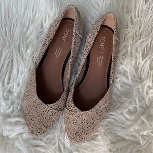 TOMS Women's Tan Flats LIKE NEW Size 7